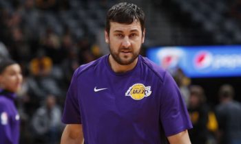 Andrew_Bogut_Lakers_2017_AP