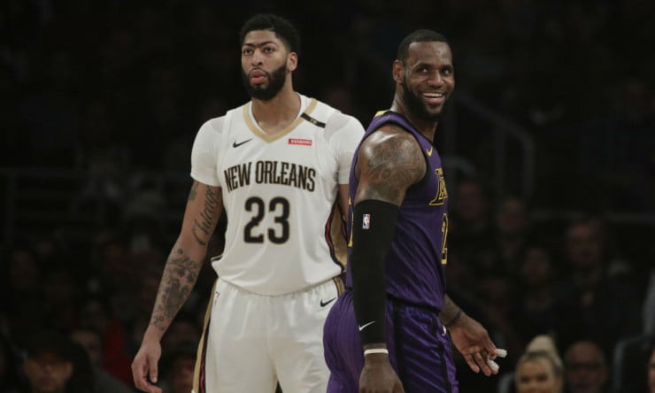 Anthony_Davis_LeBron_Pelicans_2019_AP2