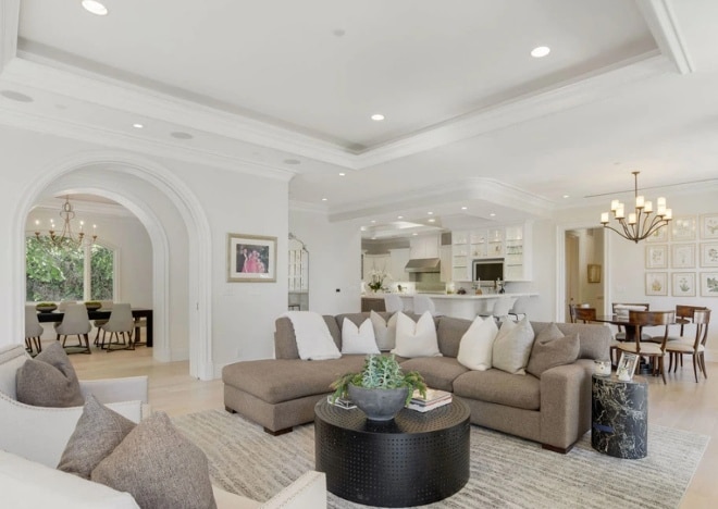 Lakers co-owner Jesse Buss puts L.A. mansion up for sale for $10.9 million