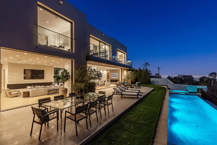 Lakers co-owner Jesse Buss puts L.A. mansion up for sale for $10.9 million