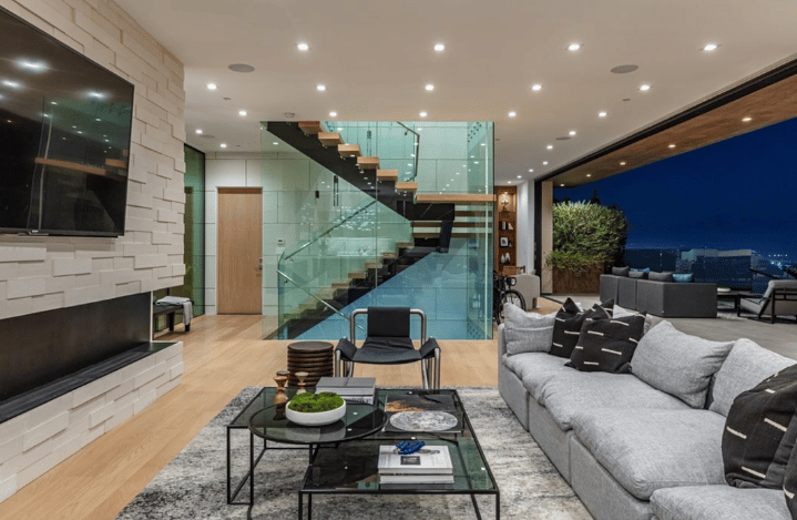 Jesse Buss puts mansion up for sale