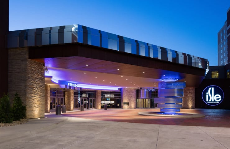 Entrance of the Isle Casino Bettendorf