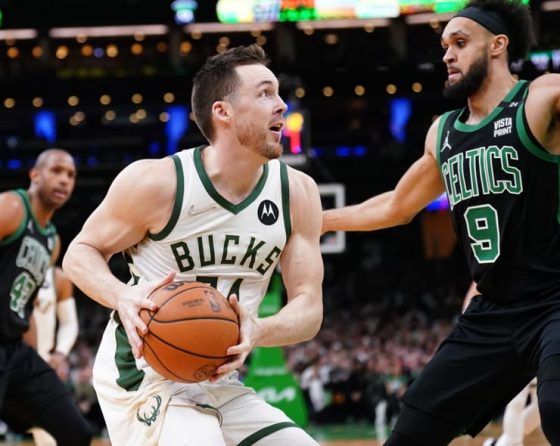 Pat Connaughton exercises $5.7 million player option with Bucks