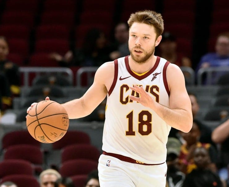 Kings sign Matthew Dellavedova to one-year contract