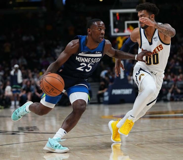 Mavericks sign McKinley Wright, Mouhamadou Gueye to contracts