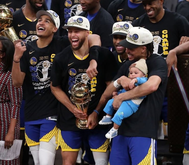 Warriors' Stephen Curry picks between his NBA championships
