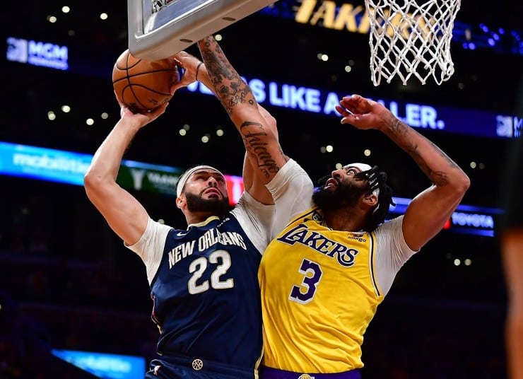 Lakers' Anthony Davis listed as questionable against Jazz on Friday