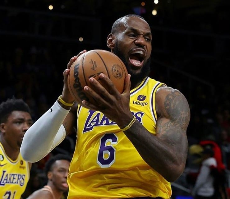 Lakers LeBron James becomes third player in NBA history at least 38 years old to score 47+ points