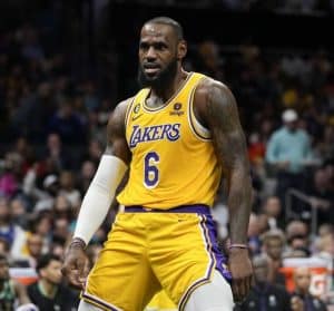 Lakers LeBron James becomes sixth player to record 90/20/15 over two-game span in NBA history