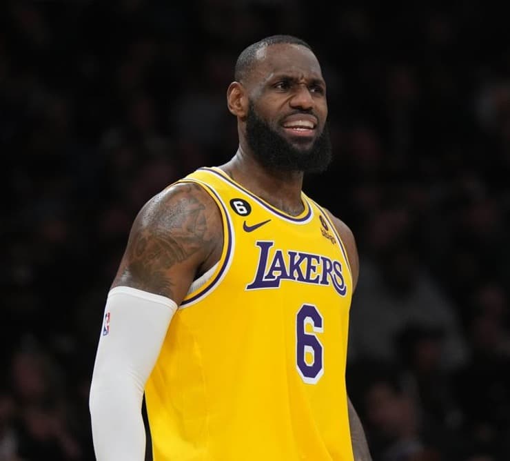 Lakers LeBron James earns 19th straight All-Star selection, breaks tie with Kobe Bryant for longest streak