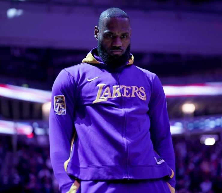 Lakers LeBron James first player in NBA history with 20 seasons of 1K points