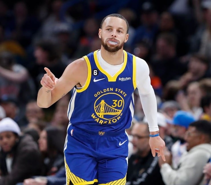 Warriors Stephen Curry becomes oldest NBA player to record back-to-back 30-point, 10-assist games Wilt Chamberlain