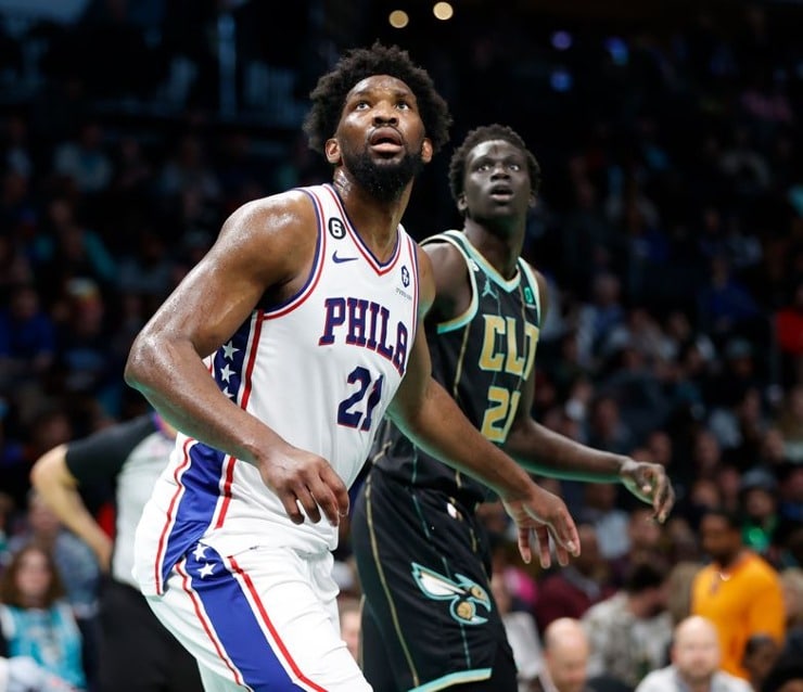 76ers Joel Embiid has scored at least 25 points on 50% shooting in 10 straight games