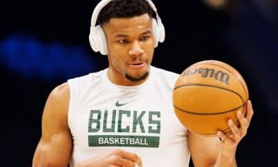 Giannis Antetokounmpo first Bucks player to log 30 points, 10 rebounds in under 25 minutes