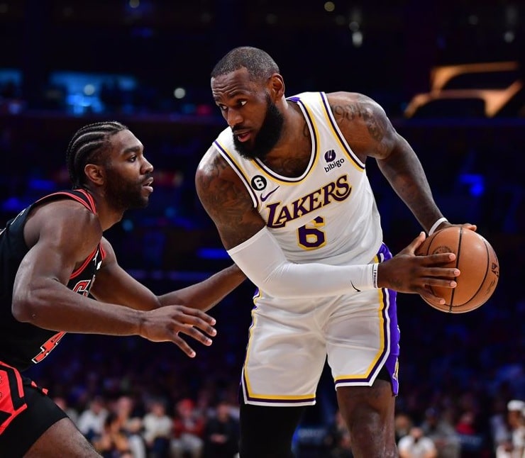 Lakers LeBron James came off the bench against Bulls for second time in 1,414 career games NBA