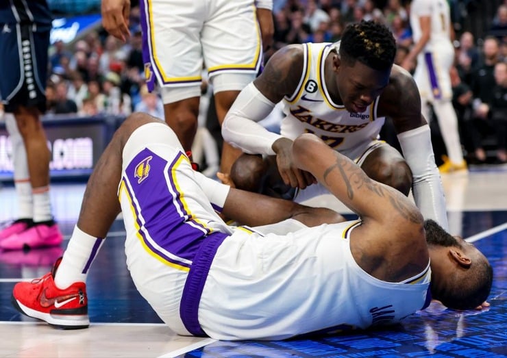 Lakers LeBron James out at least three weeks due to right foot tendon injury
