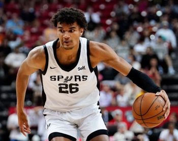 San Antonio Spurs re-sign forward Dominick Barlow to a two-way contract