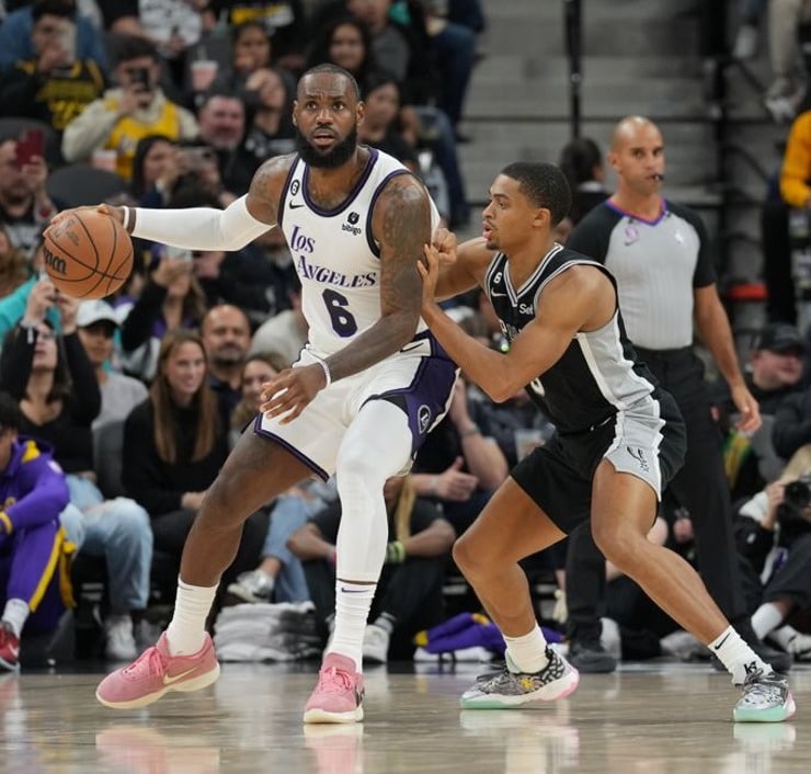 Lakers vs Spurs Odds, Picks, & Predictions Dec 13 2023