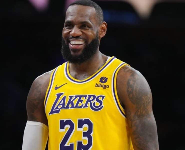 Is Los Angeles Lakers LeBron James (ankle) playing tonight game against Bucks