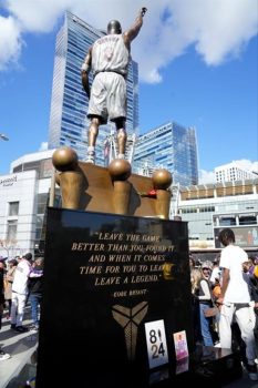 Lakers to Fix Misspellings Engraved on Kobe Bryants Statue