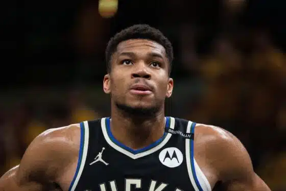 Giannis Antetokounmpo Bucks pic