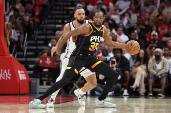 Durant posts up Brooks